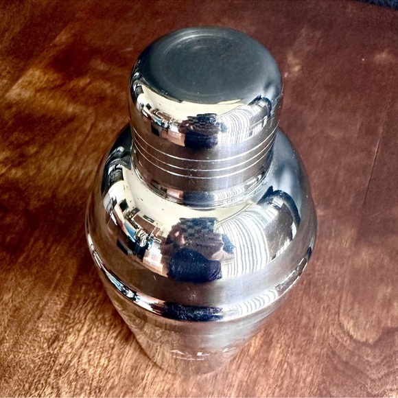 [SOLD] Rare SKYFALL IMAX Cocktail Martini Shaker Stainless- James Bond 007 Craig - Picture 4 of 7